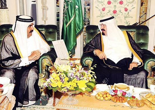 صورة الملك عبدالله السعودي وأمير قطر