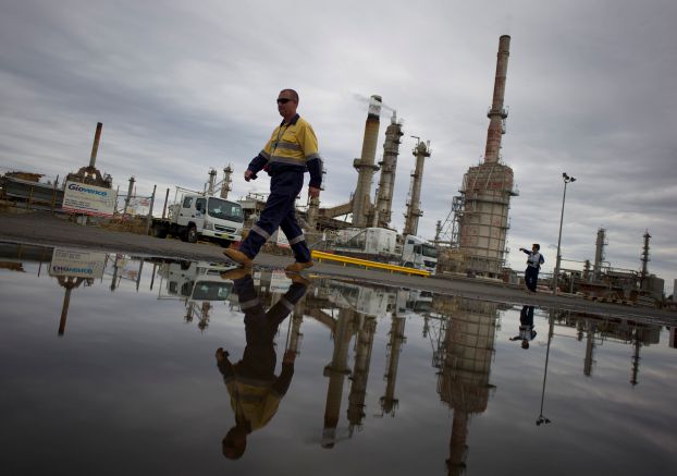 الإمارات تتوقع استقرار أسعار النفط 