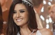 بالفيديو.. ملكة جمال لبنان تلتقط سيلفي مع 