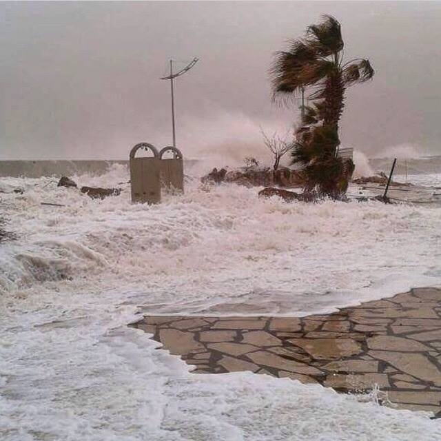 بالصور.. العاصفة يوهان تتسبّب بخراب لبنان