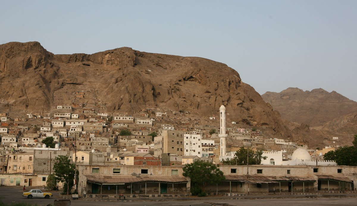 الحوثيون يسيطرون على قاعدة جوية في عدن