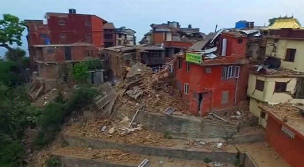عدد قتلى زلزال النيبال يصل 10 الاف قريبا