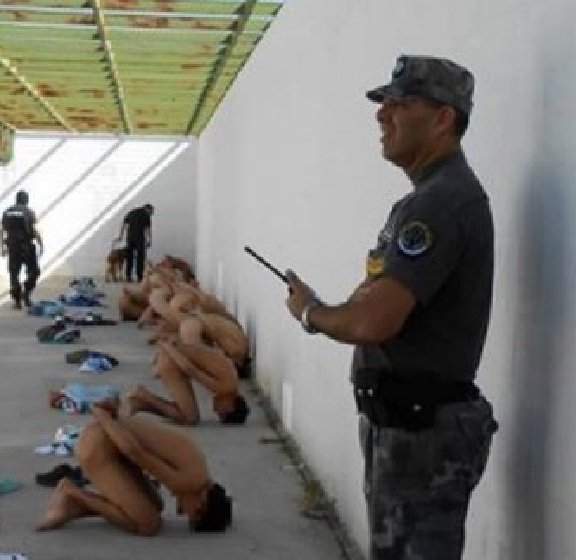 الأمن التونسي يتحجّج بالارهاب لتعذيب وجلد المواطنين