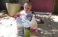 5 خطوات لمساعدة طفلك بحال ابتلاعه مواد التنظيف