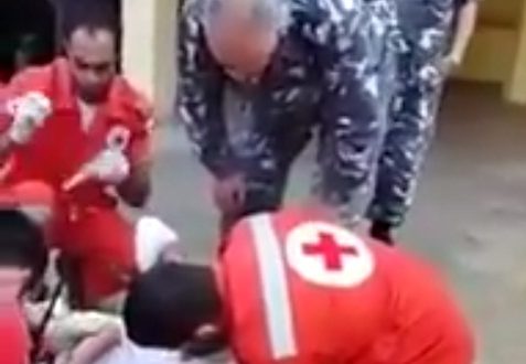 فيديو لرجل لبناني يرمي زوجته من الشرفة