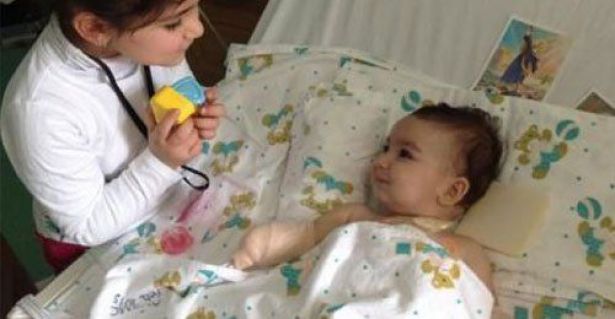 أطباء لبنان يتضامنون مع طبيب تسبّب ببتر أطراف طفلة
