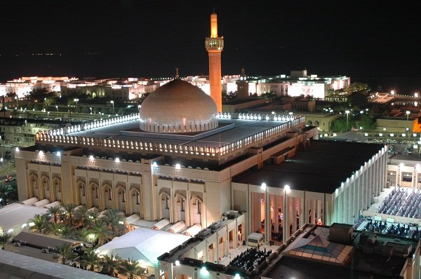 انفجار داخل مسجد شيعي في الكويت يقتل 10 على الأقل