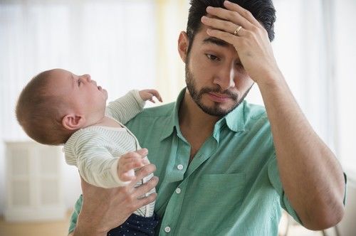 الاكتئاب يُصيب الآباء الجدد بعد ولادة طفلهم الأول