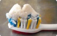 زيت جوز الهند لتنظيف الأسنان على الطريقة الهندية