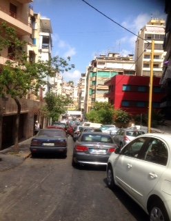 احتراق مطعم في بيروت وتصاعد الدخان الكثيف