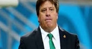 إقالة مدرب منتخب المكسيك بسبب ضربه صحفيا