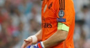 والدا الحارس كاسياس يتهمان ريال مدريد بالتآمر لترحيله