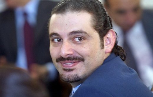 صورة فاضحة لسعد الحريري بحذائه داخل المسجد