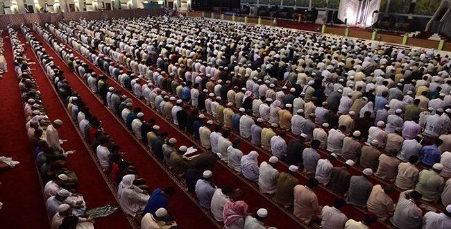 مليار ونصف مسلم يحتفلون اليوم بعيد الفطر ما عدا ايران وعُمان