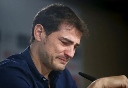 تشافي ينتقد ريال مدريد وحزين على رحيل كاسياس