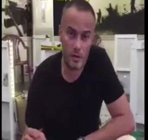 عباس زهري يشرب النرجيلة بجنوب لبنان بعد ترحيله من الامارات