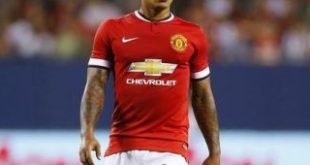ديباي لاعب مانشستر يحاول سرقة الرقم 7