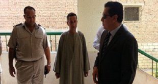 إحالة مدير مدرسة مصرية للتحقيق بسبب ارتدائه جلباب