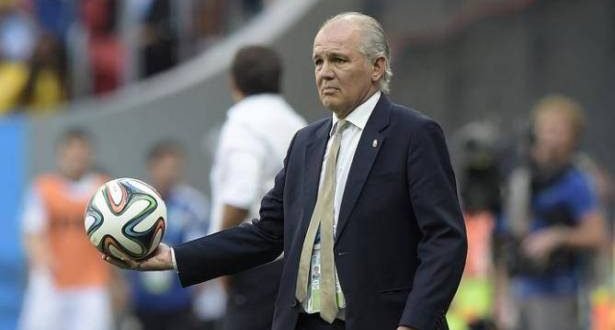 المنتخب السعودي يتعاقد مع مدرب الارجنتين سابيلا