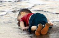 صور تهزّ الأبدان لطفل سوري وُجدت جثته على شاطئ تركيا