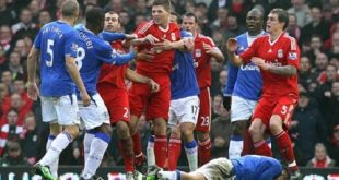 ليفربول يتعادل مع ايفرتون بمباراة أشبه بالمصارعة