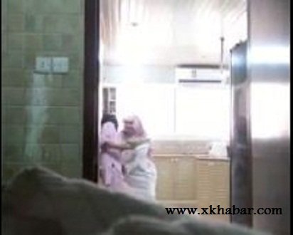 بالفيديو.. امرأة #سعودية_نفضح_زوجها_الخاين مع الخادمة