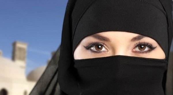 فلسطينية استشهادية تقتل 20 عنصرا من داعش