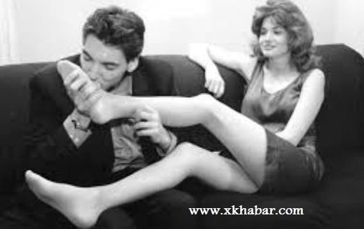 سخافة المغرّدين تصل لحدّ السؤال عن تقبيل أقدام الزوجة