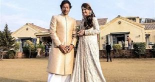 الملياردير عمر خان يطلق زوجته برسالة والسبب غريب