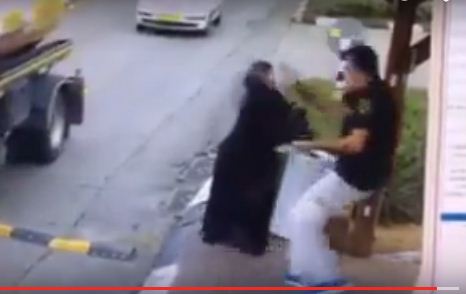 فيديو لأقوى وأجرأ فتاة فلسطينية طعنت جنديا صهيونيا