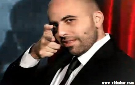 هشام حداد يستخدم علم اسرائيل في الحمام