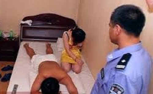 الشرطة تطلب من رجل أخذ إذنها قبل ممارسة #الجنس
