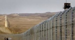 حائط مكهرب تبنيه الجزائر على حدودها مع ليبيا