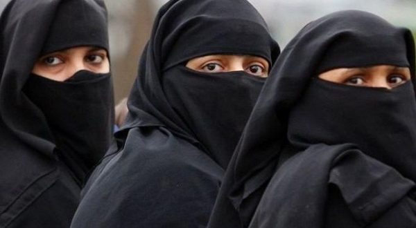طلّق زوجاته الأربعة دفعة واحدة والسبب ؟