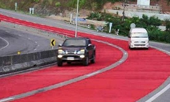 صور غريبة لموكب السيسي والسجاد الاحمر تثير الانتقادات