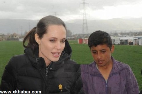أنجلينا جولي في لبنان تتحدّى الطقس وتزور اللاجئين