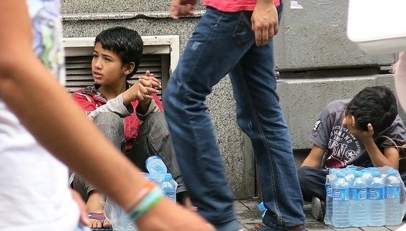 في لبنان .. باعت 4 اطفال بـ600 دولار