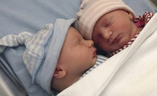 الله اعطاها فأدهشها: 4 توائم بعد سنين من العقم