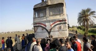 مقتل 8 مصريين بحادث تصادم بين قطار وسيارة