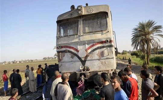 مقتل 8 مصريين بحادث تصادم بين قطار وسيارة