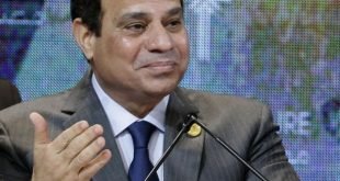 السيسي يدافع عن بيع تيران وصنافير ويمنع صحافيين من التكلم