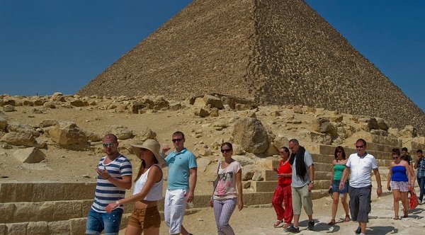 تراجع عدد السياح في مصر الى النصف