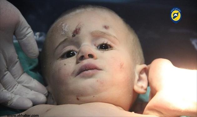انتشال طفل حي من تحت انقاض مجزرة مستشفى حلب
