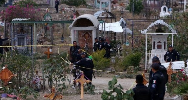 استخراج 100 جثة من مقبرة جماعية في المكسيك