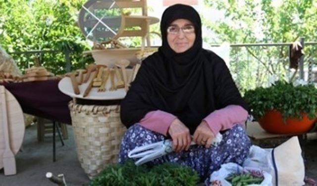 فقط في تركيا: شقيقة الوزير بائعة خضار