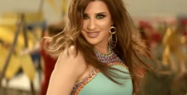 فيديو كليب دني يا دنا لنجوى كرم يجذب العيون بلوكها المختلف