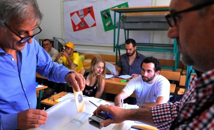 اغلاق صناديق الاقتراع في بيروت بنسبة تصويت 17 بالمئة