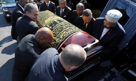 وداع مؤثر للبطل محمد علي بمشاركة 100 الف شخص