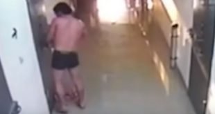 بالفيديو.. فرار سجين من فتحة باب الزنزانة