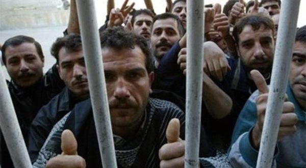 النظام السوري يفرض على السجناء المفرج عنهم الانضمام للجيش